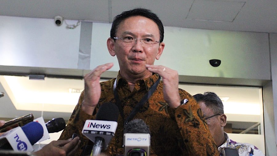 Mantan Komut PT Pertamina, Basuki Tjahja Purnama (Ahok) usai pemeriksaan di Kejagung, Kamis (13/3/2025). (Bloomberg Technoz/Andrean Kristianto)
