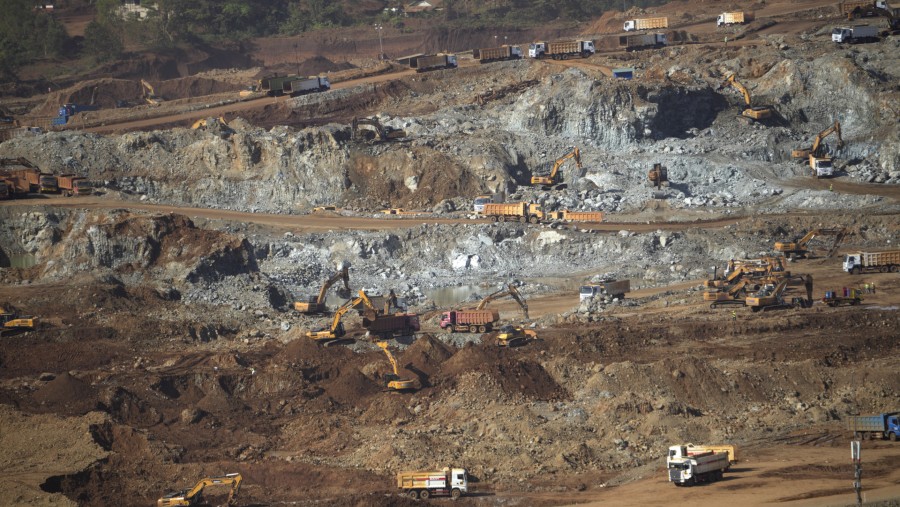 Situs penambangan nikel yang dioperasikan oleh Harita Nickel di Pulau Obi, Maluku Utara, Indonesia./Bloomberg-Dimas Ardian