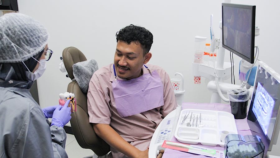 Hanya 10,2% penduduk mendapatkan perawatan dari tenaga medis gigi, sementara daerah terpencil sering kali tidak memiliki dokter gigi