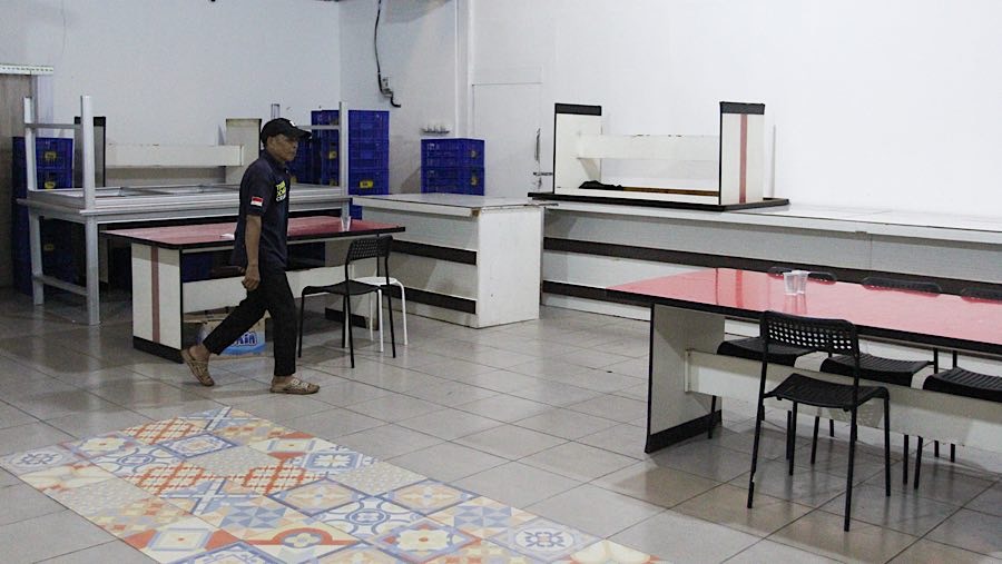 Dapur umum Makan Bergizi Gratis (MBG) di  Kalibata menghentikan kegiatan memasak sejak akhir Maret 2025. (Bloomberg Technoz/Andrean Kristianto)