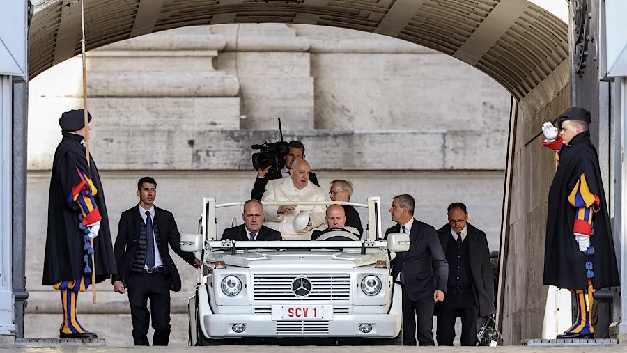Paus Fransiskus dilaporkan pada Sabtu (22/2/2025) mengalami kondisi kesehatan yang kritis.  (Alessia Pierdomenico/Bloomberg)