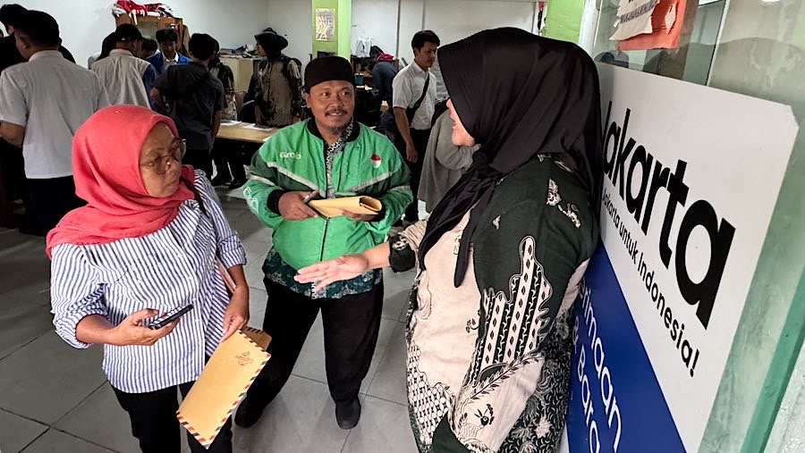 Pemerintah Provinsi DKI Jakarta mengimbau masyarakat untuk tidak datang langsung ke Balai Kota. (Bloomberg Technoz/Andrean Kristianto)