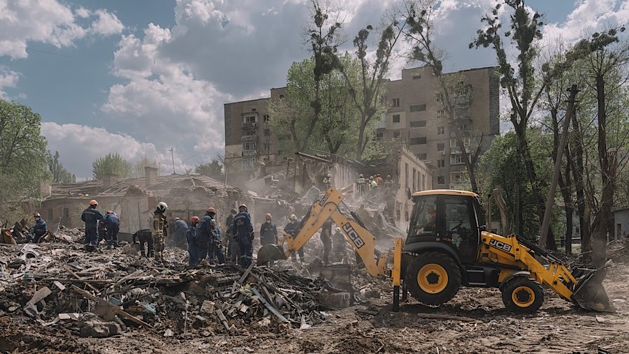 Serangan udara Rusia yang menjadi salah satu yang terbesar tahun ini. (Andrew Kravchenko/Bloomberg)