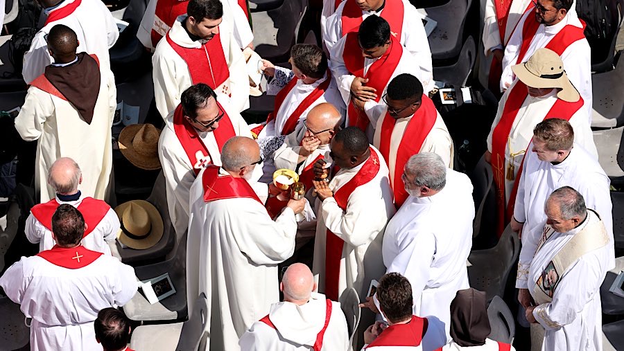 Sebelum wafat Paus Fransiskus meminta peti jenazahnya dimakamkan secara sederhana di Basilika Santa Maria Maggiore. (Alessia Pierdomenico/Bloomberg)