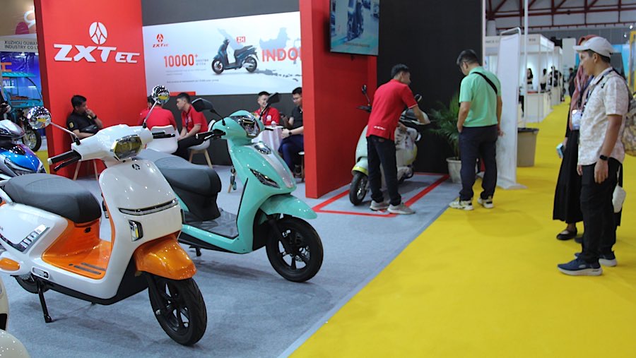 Pameran kendaraan listrik ini berlangsung mulai 29 April hingga 4 Mei 2025. (Bloomberg Technoz/Andrean Kristianto)