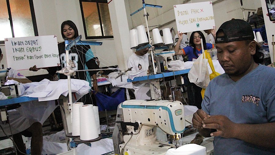 Industri tekstil dan produk tekstil (TPT) di Indonesia kembali menghadapi tantangan akibat penurunan daya beli. (Bloomberg Technoz/Andrean Kristianto)