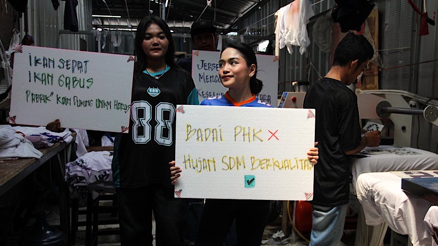 Aksi ini merupakan kekhawatiran industri tekstil akan PHK dan banjir produk impor di dalam negeri. (Bloomberg Technoz/Andrean Kristianto)