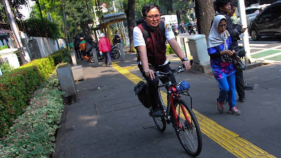 Kebijakan ini bertujuan menumbuhkan budaya menggunakan transportasi publik. (Bloomberg Technoz/Andrean Kristianto)