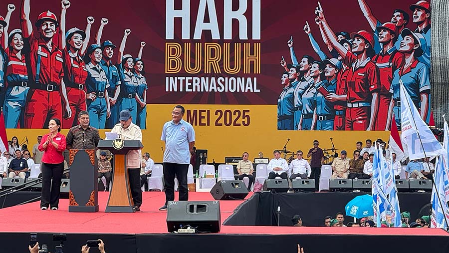 Presiden Prabowo Subianto memberikan pidato kebangsaan pada Hari Buruh di Monas, Kamis (1/5/2025). (Bloomberg Technoz/Andrean Kristianto)