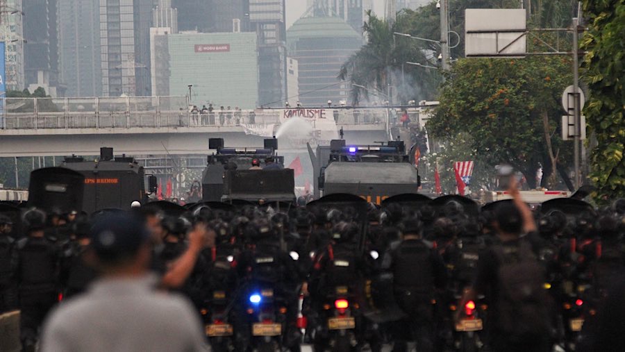 Unjuk rasa dalam rangka peringatan Hari Buruh Internasional. (Bloomberg Technoz/Andrean Kristianto)