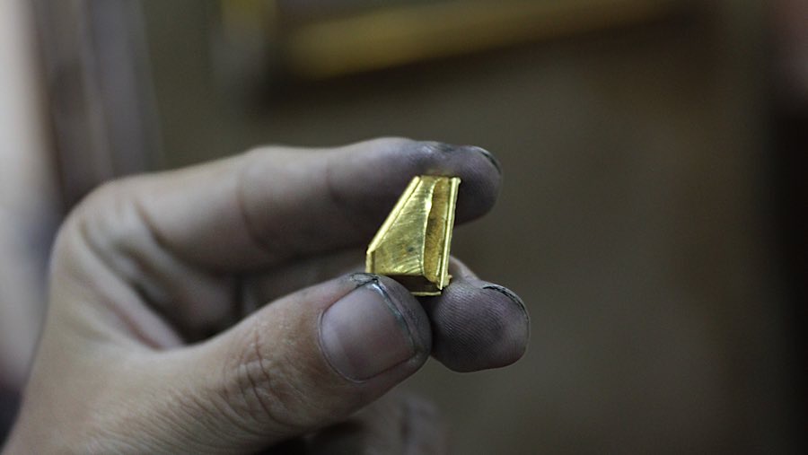 Meskipun harga emas sedang tinggi, permintaan cincin kawin tetap stabil.  (Bloomberg Technoz/Andrean Kristianto)