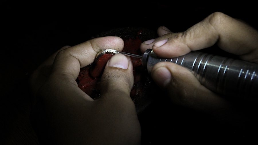 Kualitas dari hasil perajin tak perlu diragukan terbukti pesanan mereka tak hanya dari Jakarta. (Bloomberg Technoz/Andrean Kristianto)