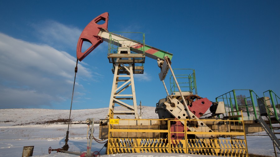 Oil pumping jack./Bloomberg-Andrey Rudakov