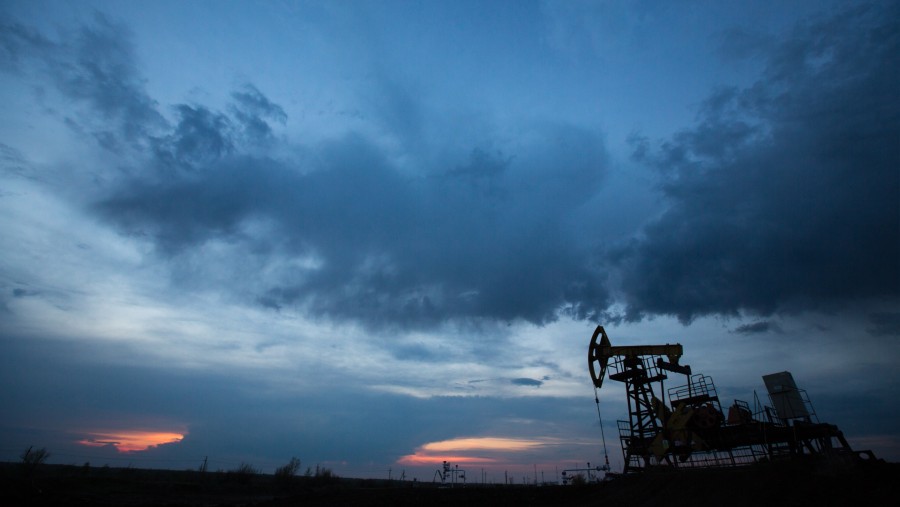 Oil pumping jack./Bloomberg-Andrey Rudakov