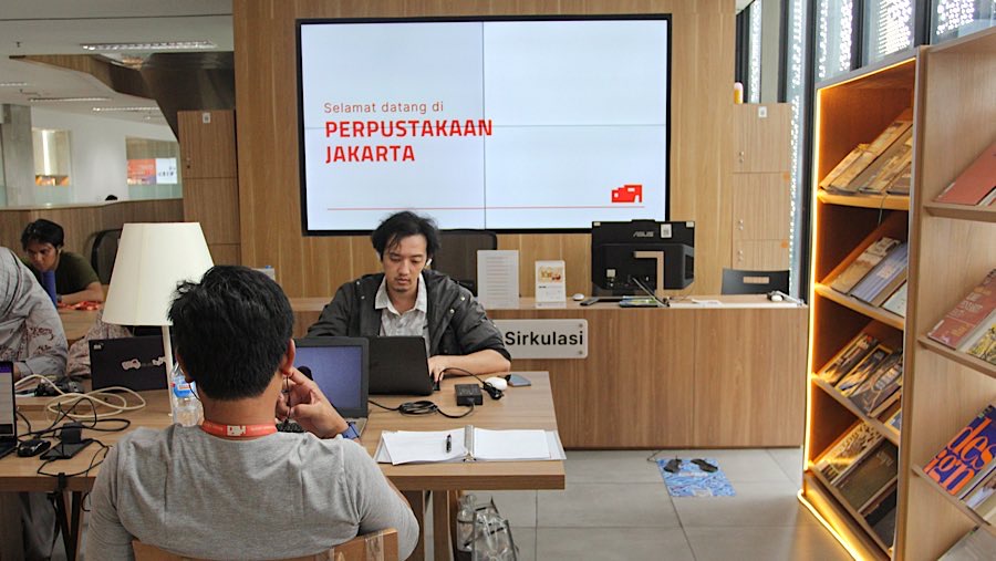 Perpustakaan Jakarta dan Pusat Dokumen Sastra HB Jassin telah menjalani uji coba dengan jam operasional. (Bloomberg Technoz/Andrean Kristianto)