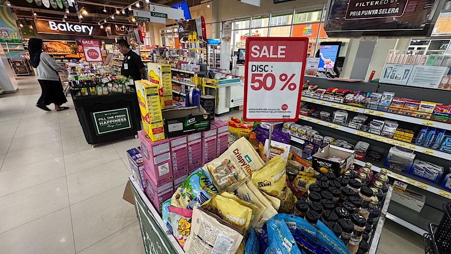 Kabar penutupan ritel GS Supermarket mulanya ramai di media sosial. (Bloomberg Technoz/Andrean Kristianto)