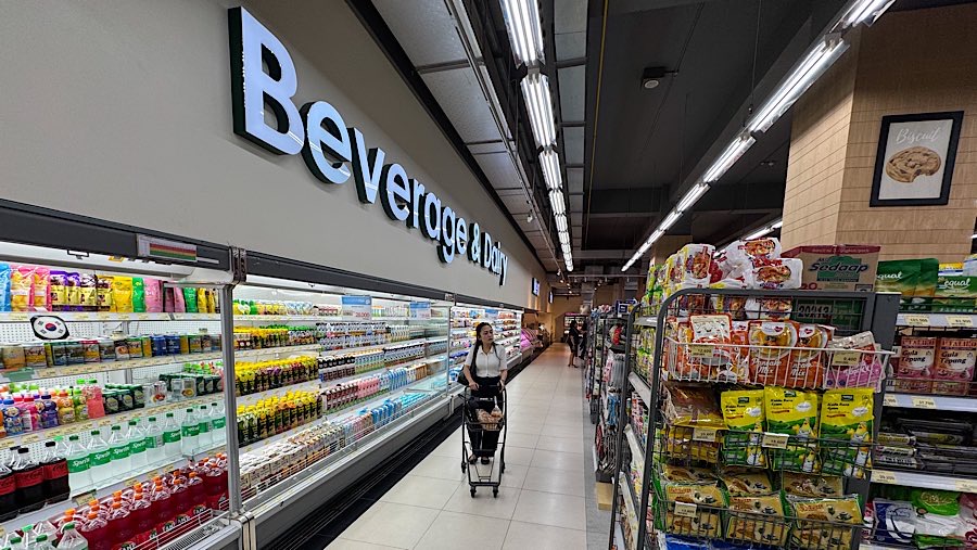 Akun Instagram resmi @gssupermarketid turut mengeluarkan pengumuman kepada pelanggan setia. (Bloomberg Technoz/Andrean Kristianto)