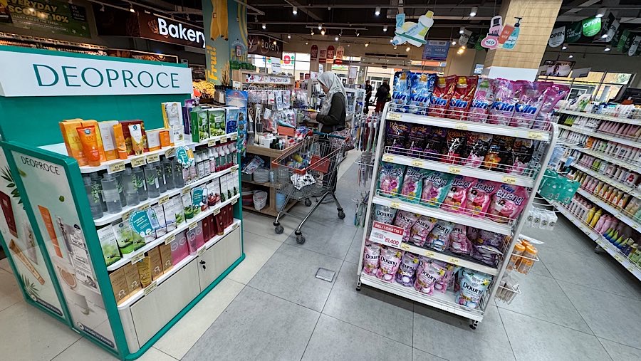 Manajemen, dalam unggahannya mengimbau agar konsumen segera menggunakan poin belanja yang dimiliki. (Bloomberg Technoz/Andrean Kristianto)