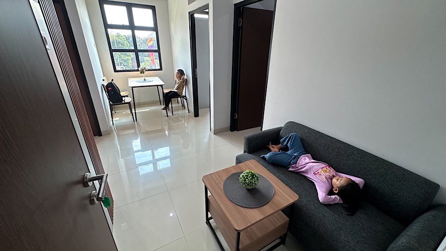Rusun ini memiliki tipe 36 terdiri dari ruang tamu, 2 kamar tidur, 1 kamar mandi, dapur dan balkon. (Bloomberg Technoz/Andrean Kristianto)