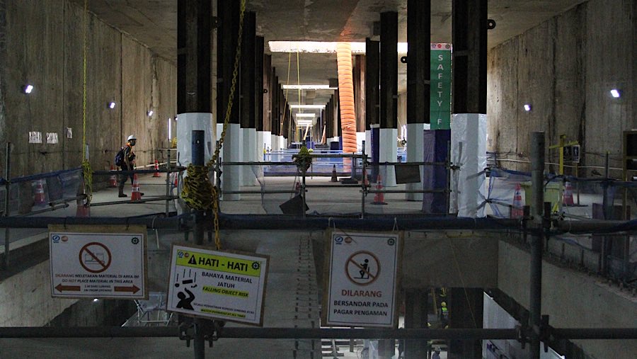 Pemerintah Provinsi DKI Jakarta terus mempercepat pembangunan MRT Jakarta Fase 2.  (Bloomberg Technoz/Andrean Kristianto)