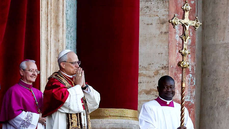Kardinal Robert Francis Prevost terpilih sebagai Paus Katolik Roma, Paus pertama dari Amerika Serikat (AS). (Alessia Pierdomenico/Bloomberg)