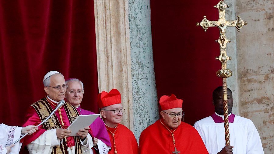 Paus Leo XIV menghabiskan sekitar 10 tahun sebagai pendeta paroki dan sebagai guru di sebuah seminari. (Alessia Pierdomenico/Bloomberg)