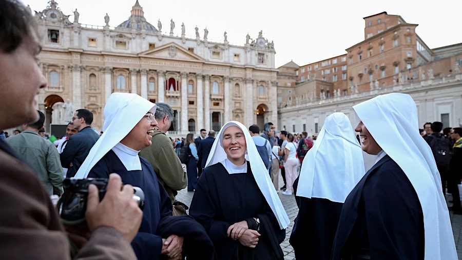 Hanya butuh waktu dua hari untuk mencapai konsensus di antara 133 pemilih Gereja. (Alessia Pierdomenico/Bloomberg)