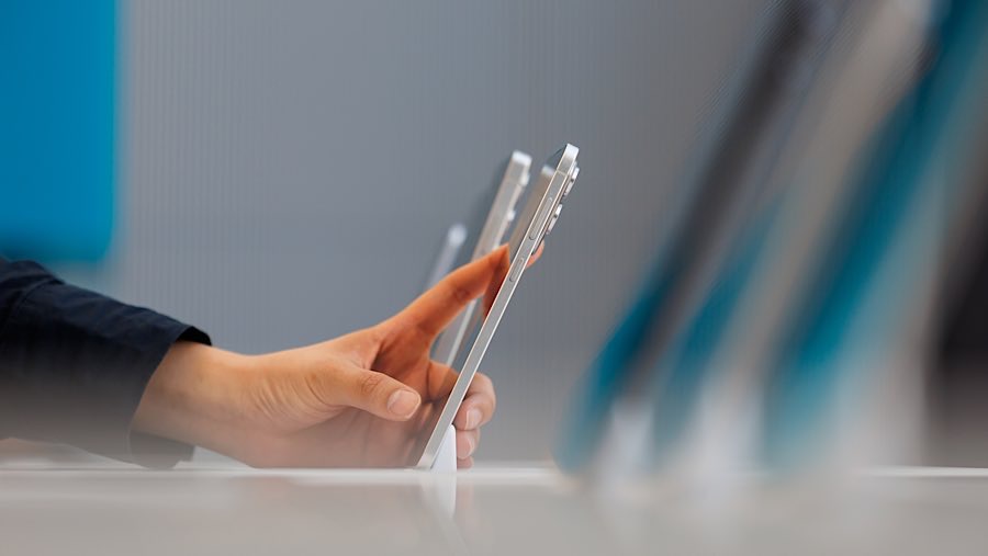 Samsung Electronics Co., Ltd. resmi meluncurkan Galaxy S25 Edge, smartphone ultra-tipis paling anyar. (SeongJoon Cho/Bloomberg)