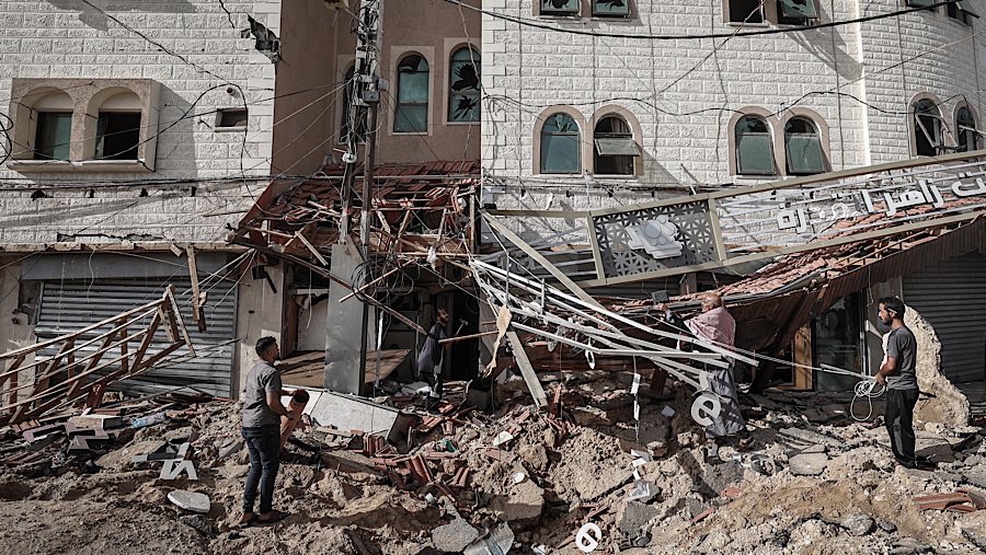 Serangan ini terjadi setelah Netanyahu mengumumkan bahwa militer Israel akan memasuki Gaza dengan kekuatan penuh. (Ahmad Salem/Bloomberg)