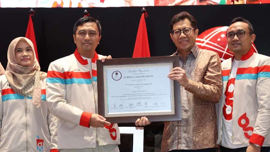 Emiten pengelola bisnis miniman Teguk saat listing perdana di BEI. (Dok: IDX)