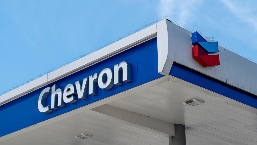 Papan logo Chevron Corp./Bloomberg-David Paul Morris
