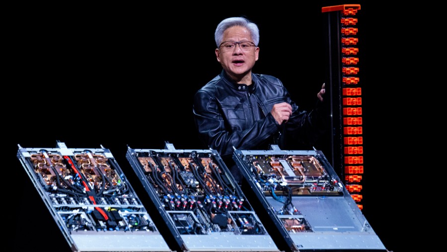 CEO Nvidia Jensen Huang Pamerkan Produk Baru di Computex, Taiwan, 19 Mei 2025. (Bloomberg)