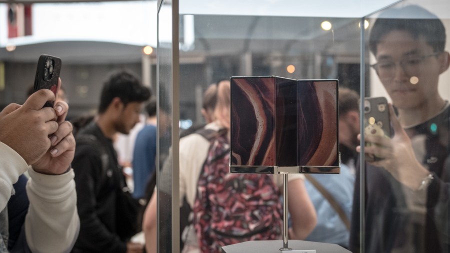 Produk smartphone canggih Huawei. (Bloomberg)