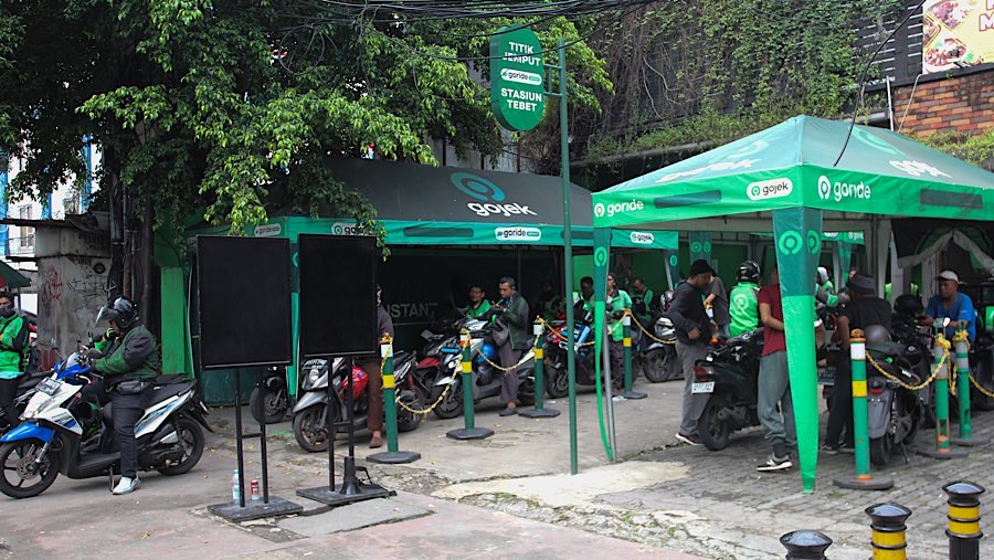 Banyak yang tetap onbid untuk menghidupi keluarga. (Technoz/Andrean Kristianto)