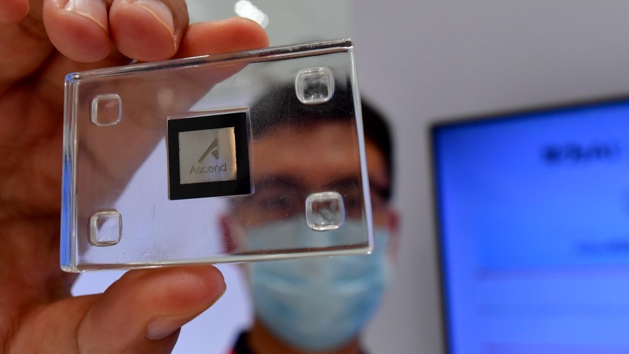 Chip AI Huawei Ascend. (Fotografer: Zhang Bin/China News Service/Getty Images via Bloomberg)