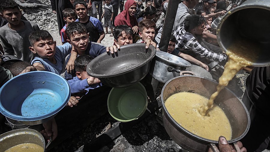 Israel akan mulai mengizinkan bantuan masuk ke Gaza lagi setelah menghentikannya pada awal Maret. (Ahmad Salem/Bloomberg)