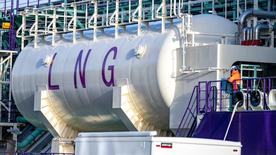 Tangki untuk Gas Alam Cair (LNG) di kapal pengangkut karbon Northern Pioneer./Bloomberg-Carina Johansen