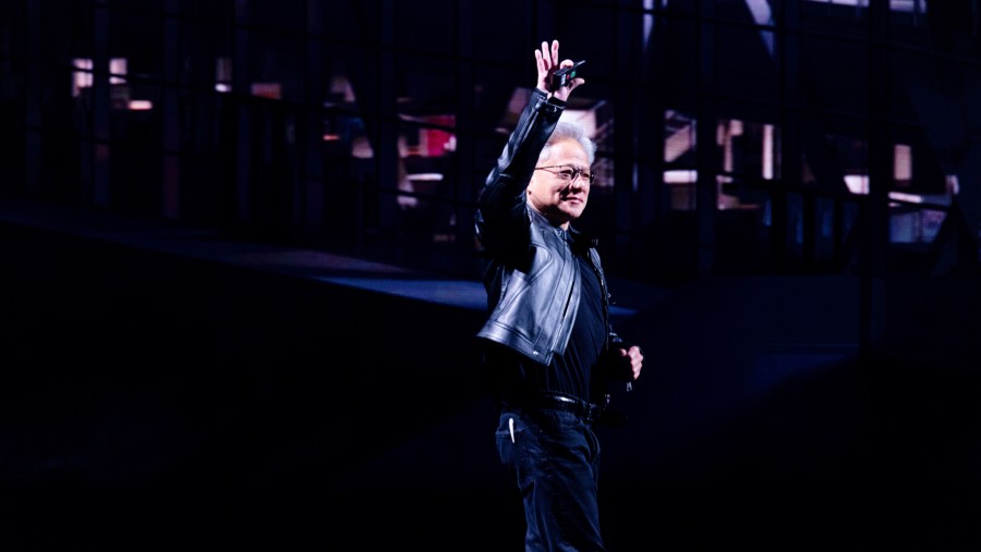 CEO Nvidia Jensen Huang Pamerkan Produk Baru di Computex, Taiwan, 19 Mei 2025. (Bloomberg)	
