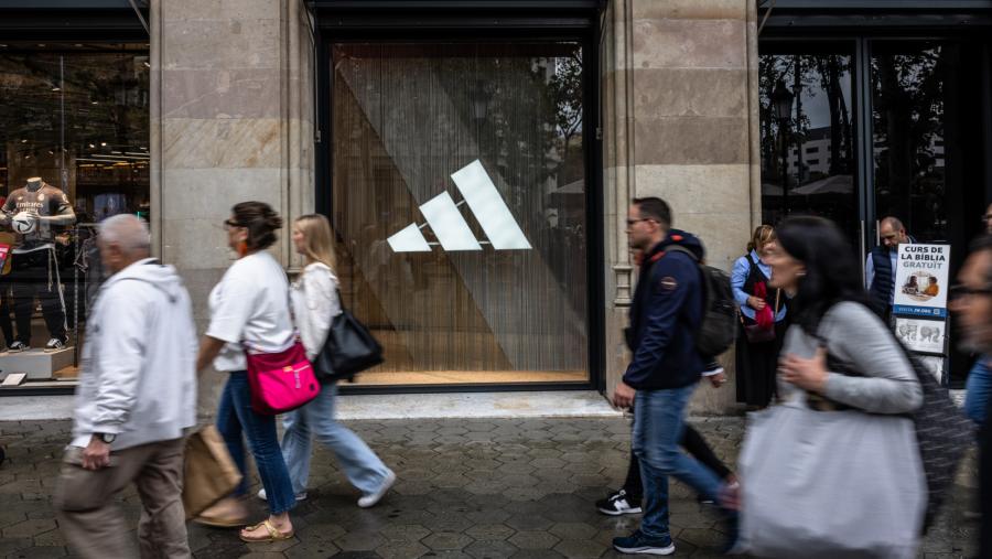 Adidas. (Sumber: Bloomberg)