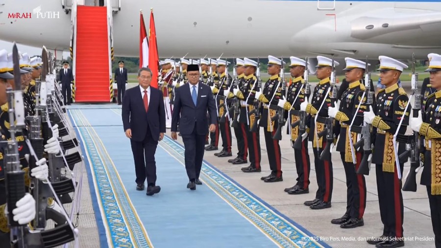Kedatangan Perdana Menteri China di Bandara Internasional Halim Perdanakusuma, Sabtu (24/5/2025) sore./dok. Biro Pers Istana Kepresidenan