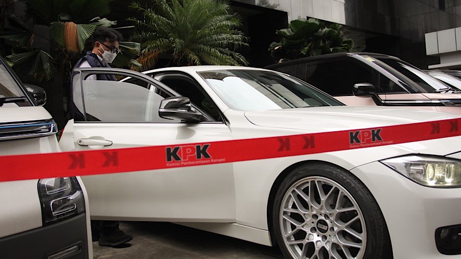 Barang bukti yang diamankan terdiri atas 11 unit kendaraan roda empat dan 2 unit kendaraan roda dua. (Bloomberg Technoz/Andrean Kristianto)