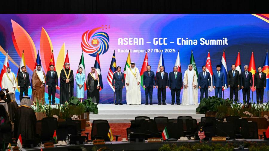 KTT ASEAN-GCC-China di Kuala Lumpur pada Selasa (27/5/2025). (Bloomberg)