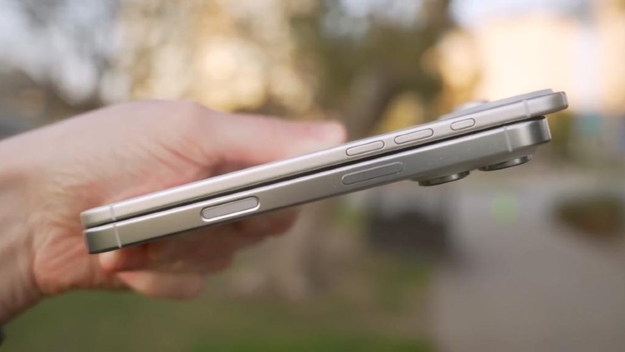 Perkiraan bentuk iPhoen 17 Air dibandingkan iPhone 17 Pro. (Dok: X/Majin Bu)