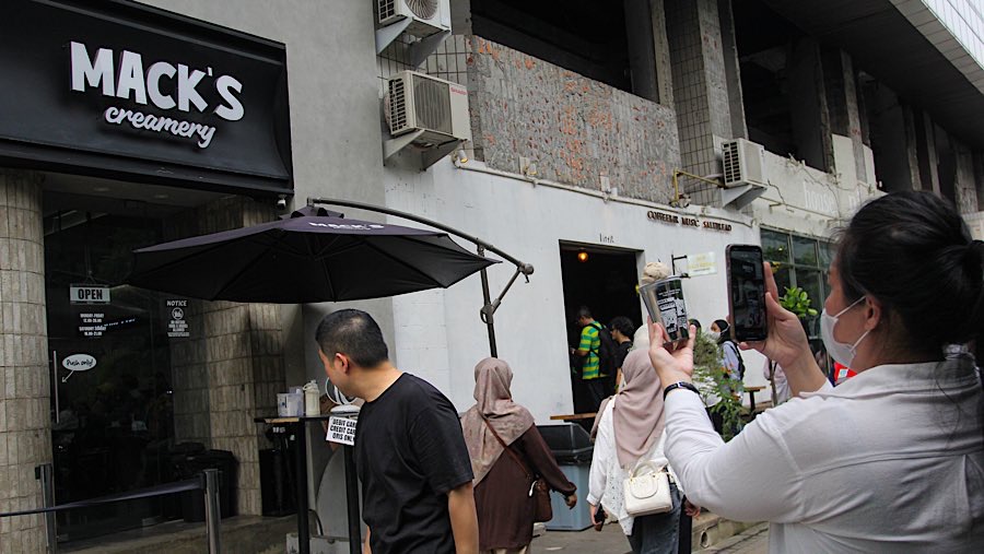 Kawasan ini kembali menarik perhatian berkat hadirnya tempat makan dan kafe yang terus bertambah (Bloomberg Technoz/Andrean Kristianto)