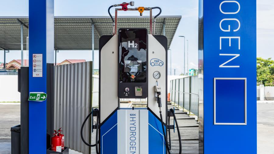 Ilustrasi pengisian energi hijau berbasis hidrogren. (Bloomberg)