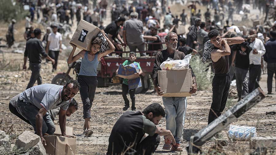 Ini menjadi pusat distribusi ketiga yang diluncurkan dalam beberapa minggu terakhir di Jalur Gaza. (Ahmad Salem/Bloomberg)