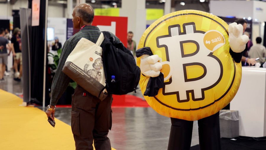 Ilustrasi hype Bitcoin. (Bloomberg)