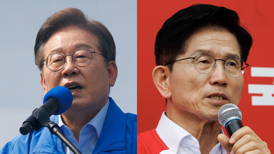Lee Jae-myung dan Kim Moon-soo (kiri ke kanan) calon presiden Korea Selatan. (Dok: SeongJoon Cho/Bloomberg)