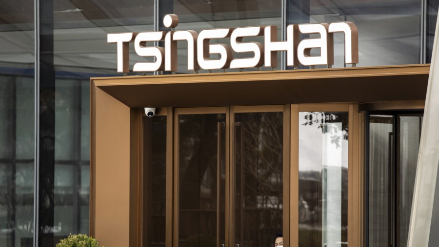 Pintu masuk gedung perkantoran Tsingshan Holding Group Co. di Shanghai, China./Bloomberg-Qilai Shen