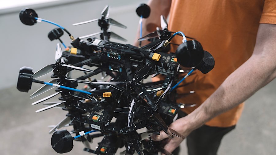 Shahed adalah pesawat nirawak satu arah buatan Iran yang diproduksi massal di Rusia dan menjadi senjata andalan. (Andrew Kravchenko/Bloomberg)